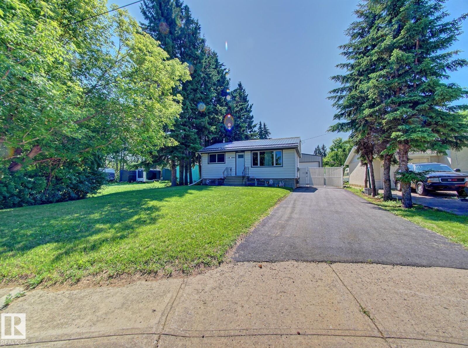 Property Photo: 5103 43 Avenue AB T0A 3C0