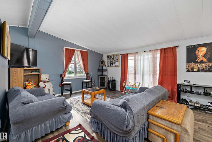 Property Photo: 46 Maple Terrace NW AB T6P 1H6