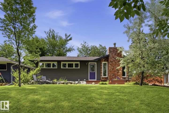 Property Photo: 28 Sunnyside Crescent AB T8N 0J5