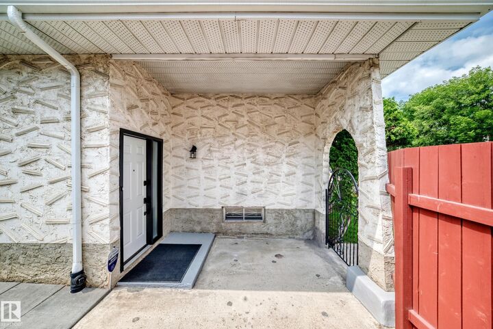 Property Photo: 4211 135 Avenue NW AB T5A 2N6
