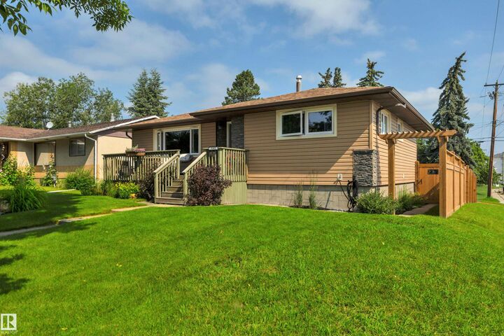 Property Photo: 5302 52 Ave AB T9A 0X7
