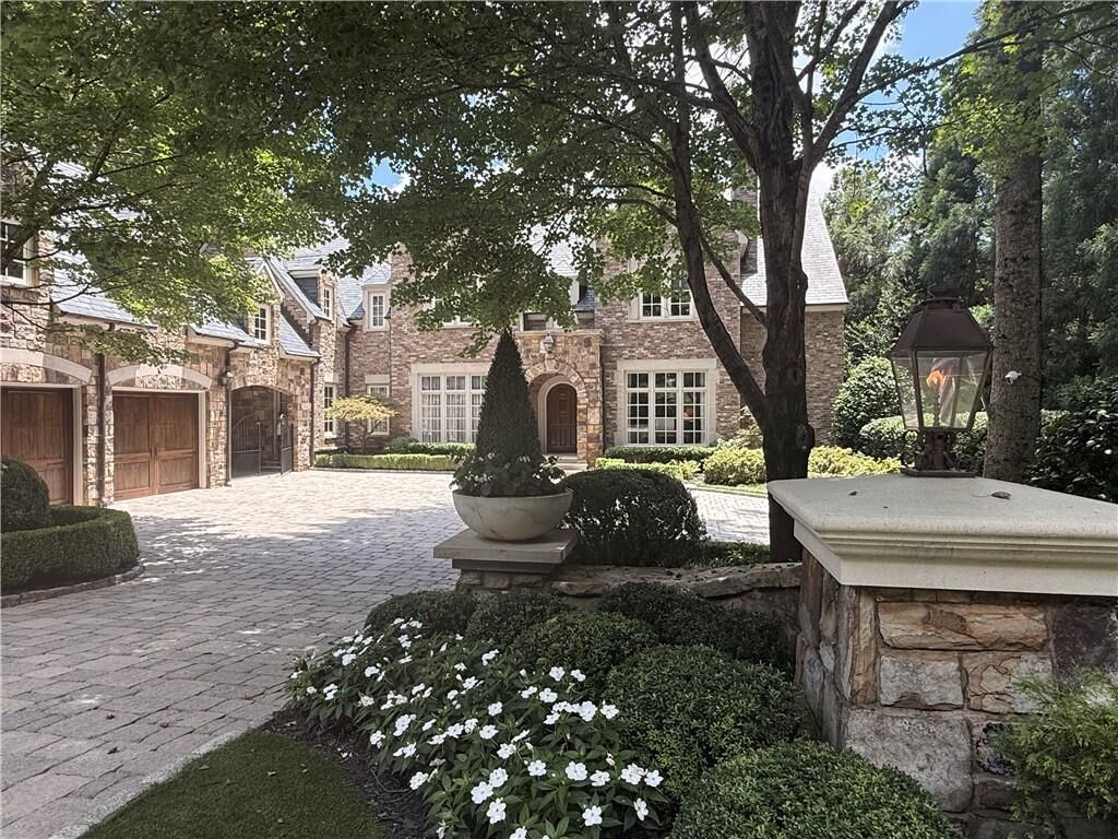 Property Photo:  675 W Paces Ferry, #4 Road NW  GA 30327 