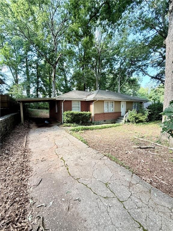 Property Photo: 1686 Valencia Road GA 30032