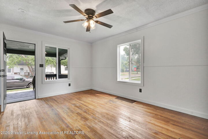 Property Photo:  2216 Sunnyside Avenue  MI 48910 