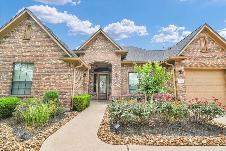 Property Photo: 1100 Southern Oaks Drive TX 77515