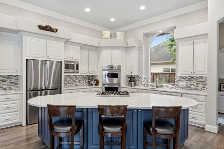 Property Photo: 54 N Wooded Brook Circle TX 77382