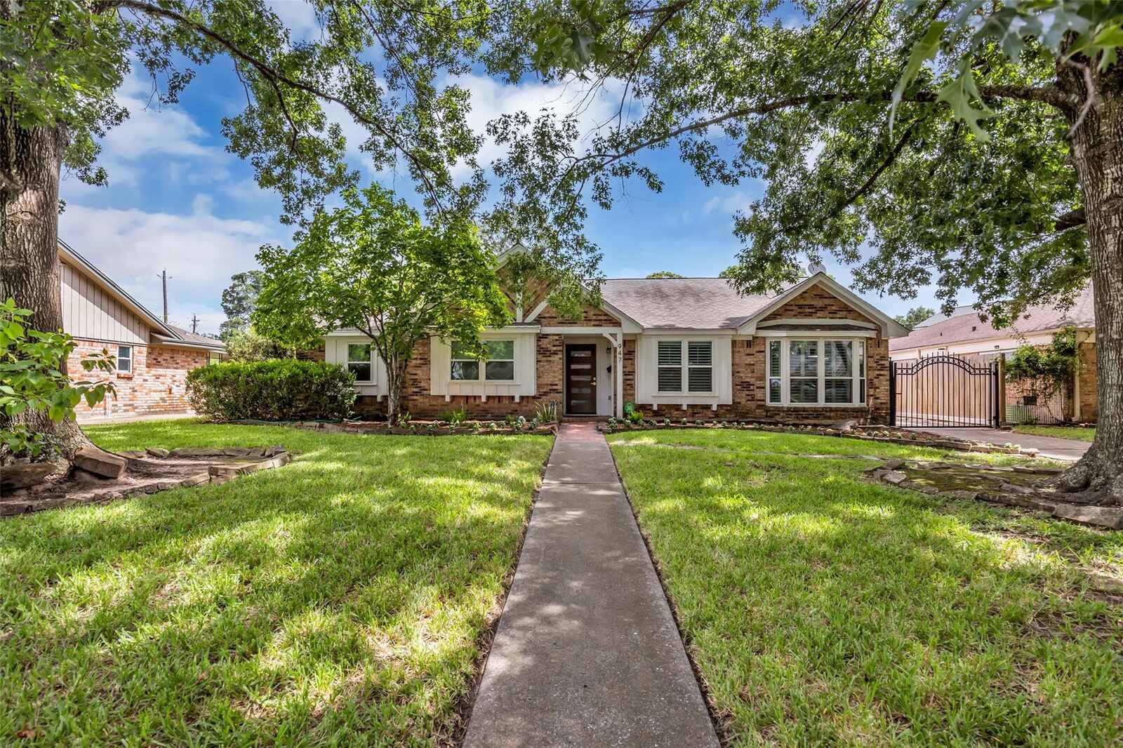 Property Photo: 947 Thornton Road TX 77018