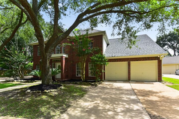 Property Photo: 13903 Viewfield Court TX 77059