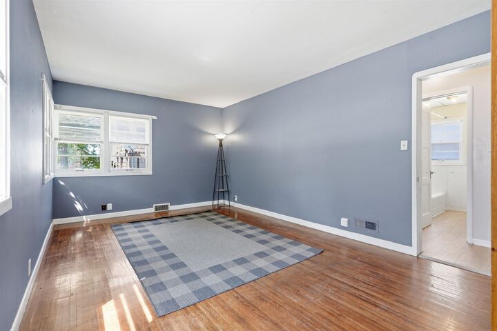 Property Photo:  309 SE 1st Street  IA 50677 