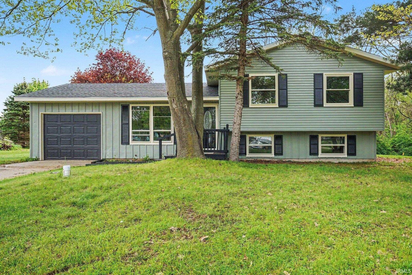 Property Photo: 52283 Reynolds Drive IN 46507-9453