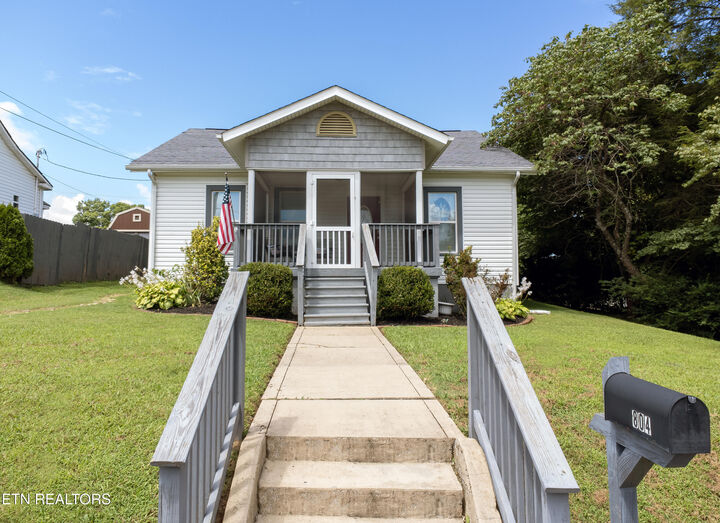Property Photo:  804 McCaslin Ave  TN 37874 