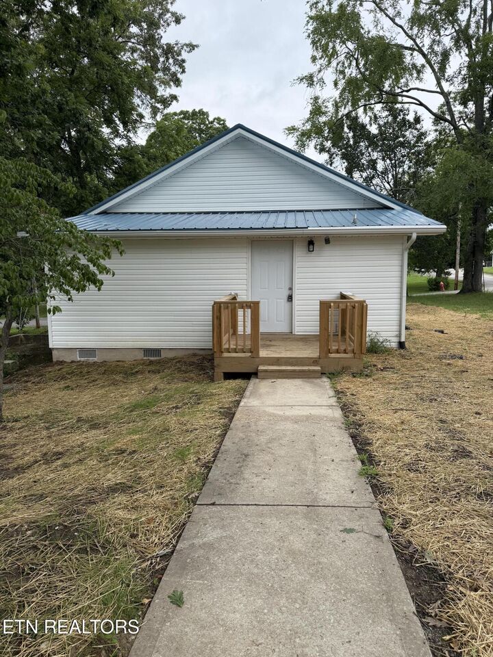 Property Photo: 146 Roberts St TN 37748