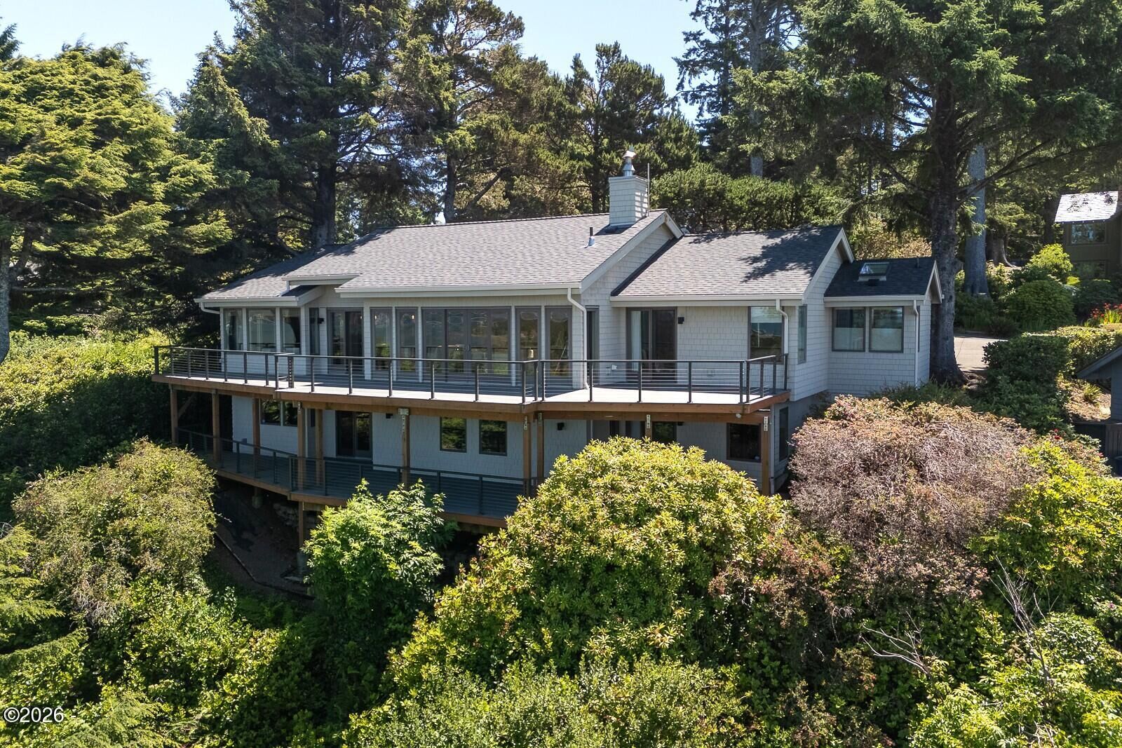 Property Photo: 142 E Bay Point Rd OR 97388