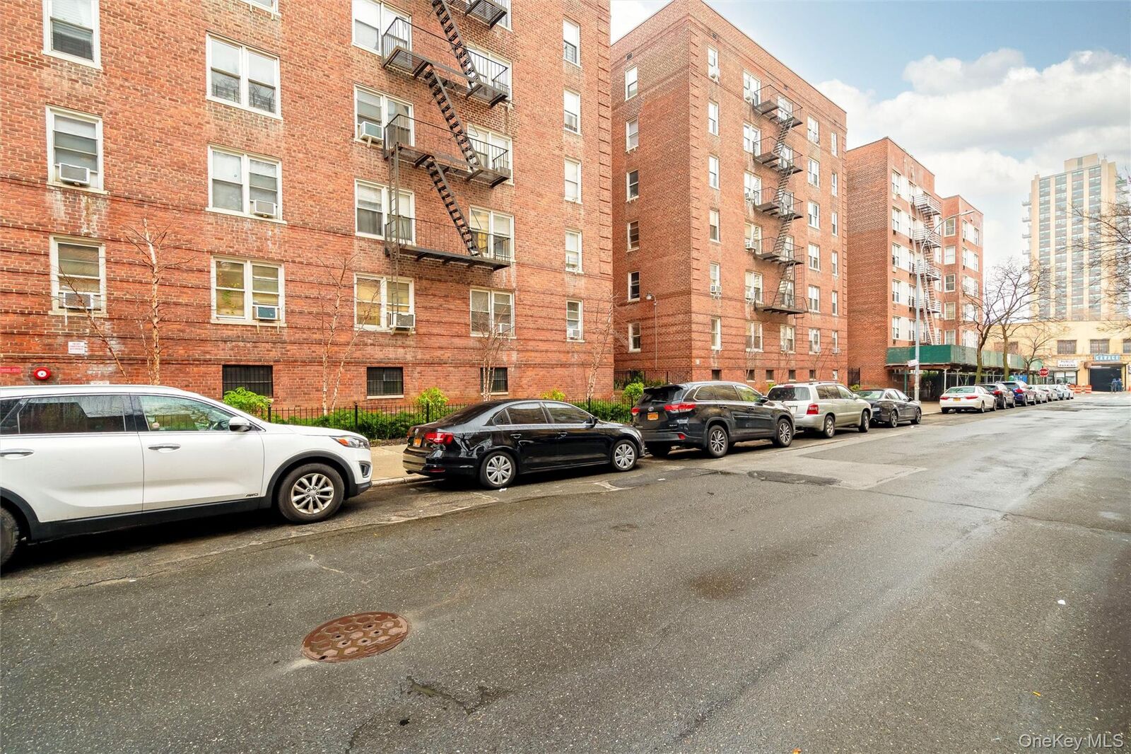 Property Photo:  2080 Barnes Avenue 4A  NY 10462 