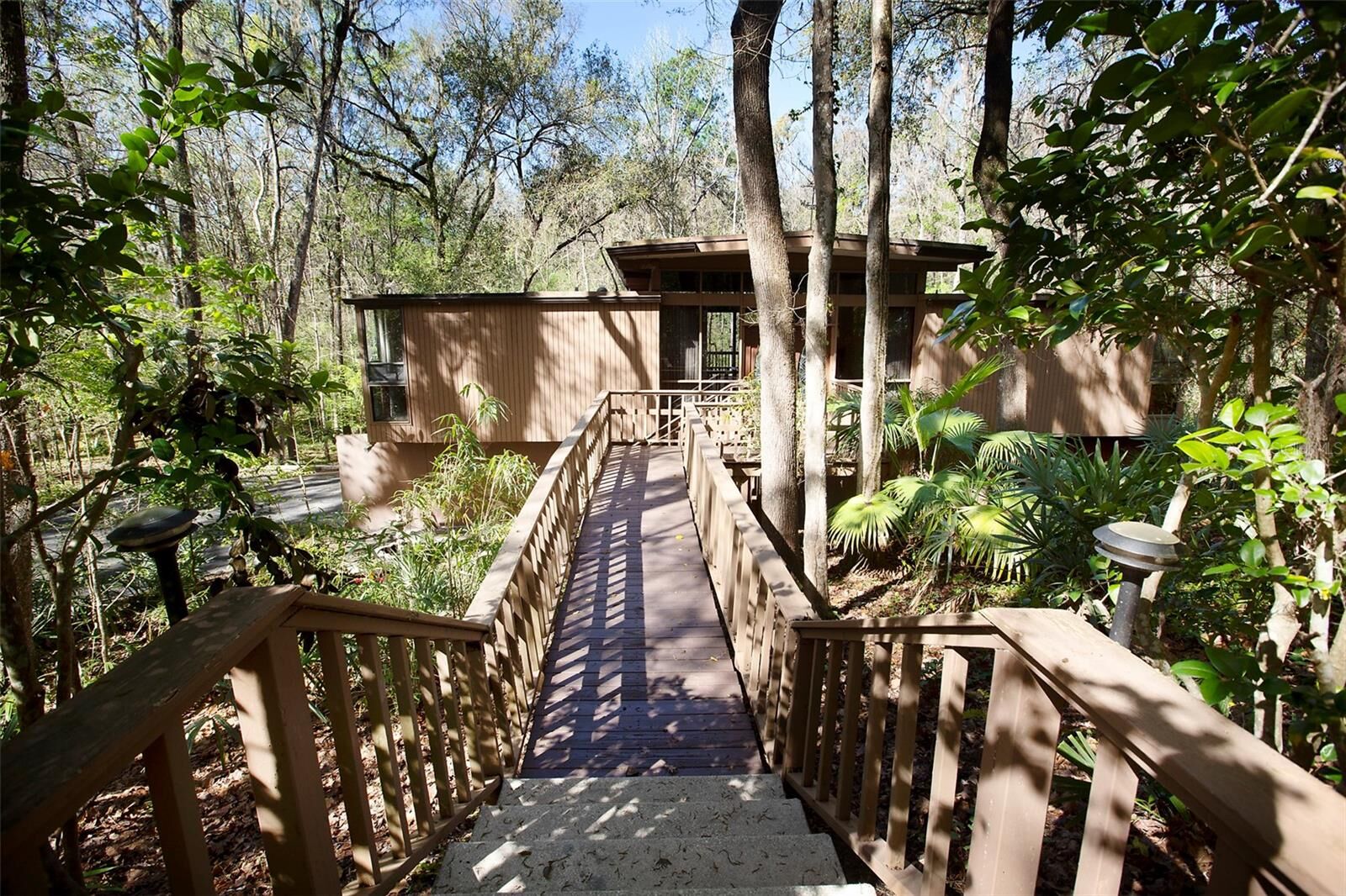Property Photo: 2032 NW 24th Street FL 32605