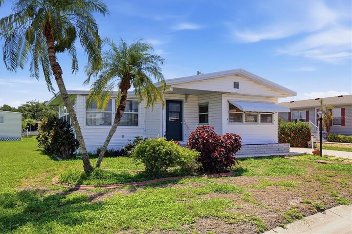 Property Photo: 1208 44th Avenue Drive E FL 34222