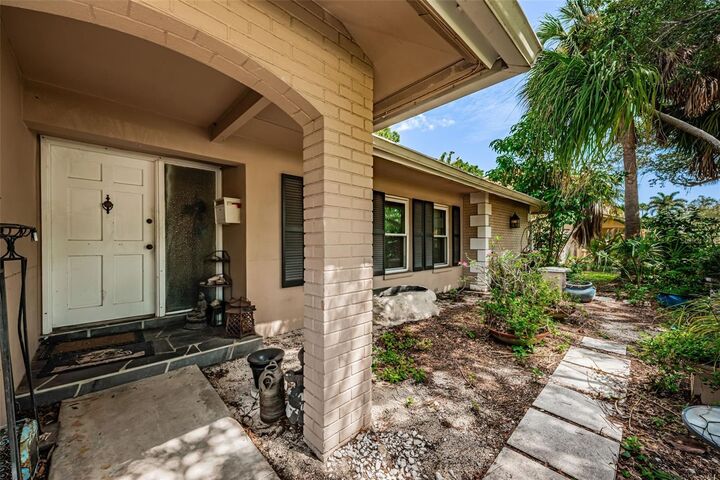 Property Photo: 5230 Venetian Boulevard NE FL 33703