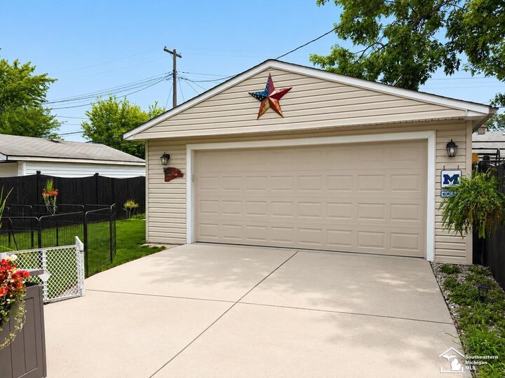 Property Photo: 1099 Cora Street MI 48192