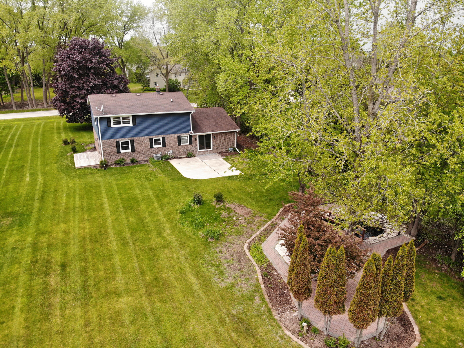 Property Photo: 10234 N La Cresta Dr WI 53092