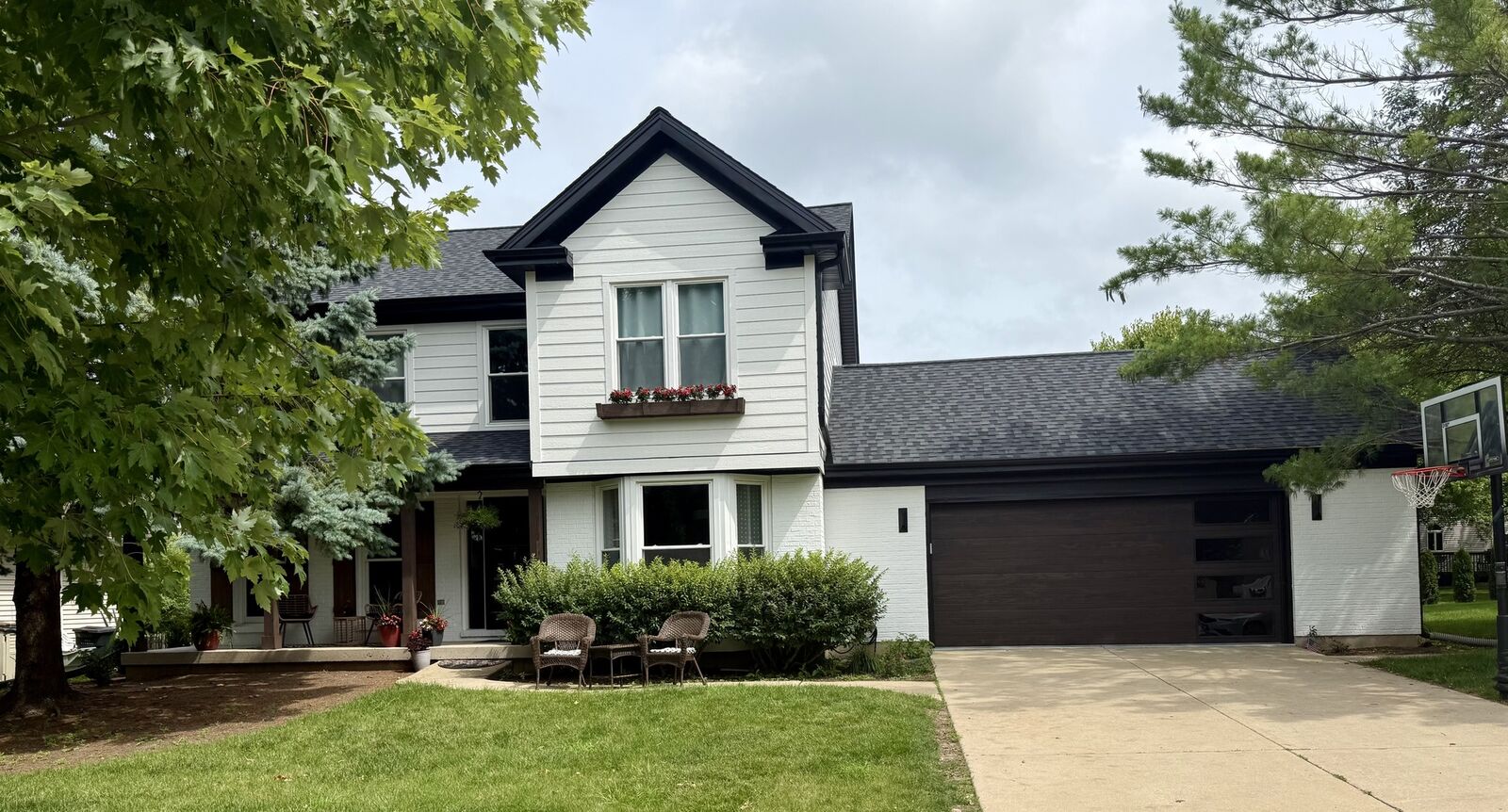 Property Photo: 1127 Yorkshire Drive N IL 60178