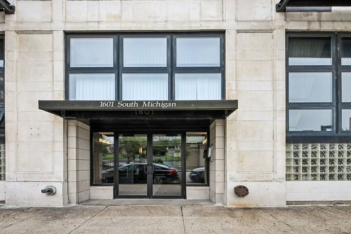 Property Photo: 1601 S Michigan Avenue 405 IL 60616