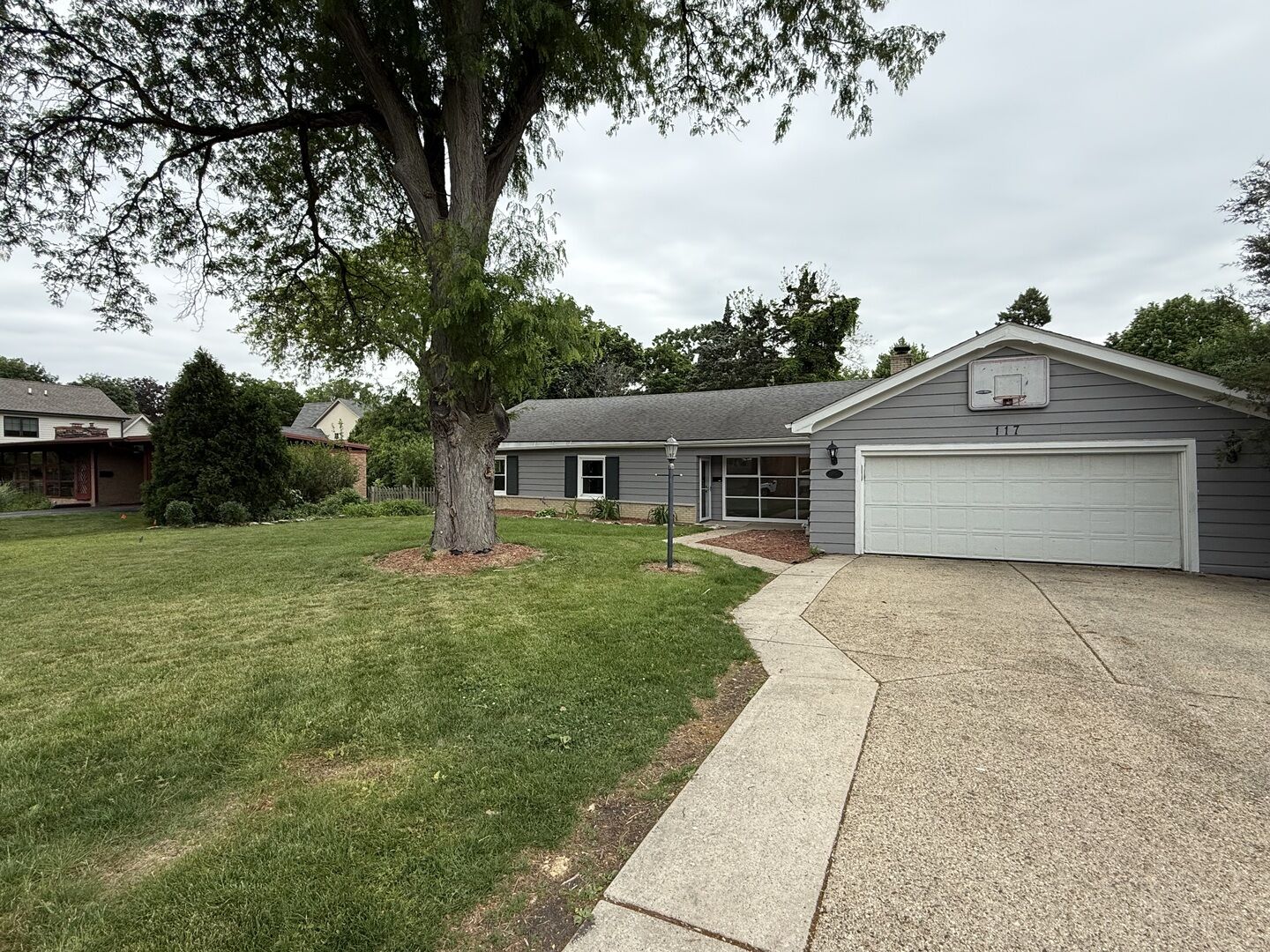 Property Photo: 117 E Elm Street IL 60189