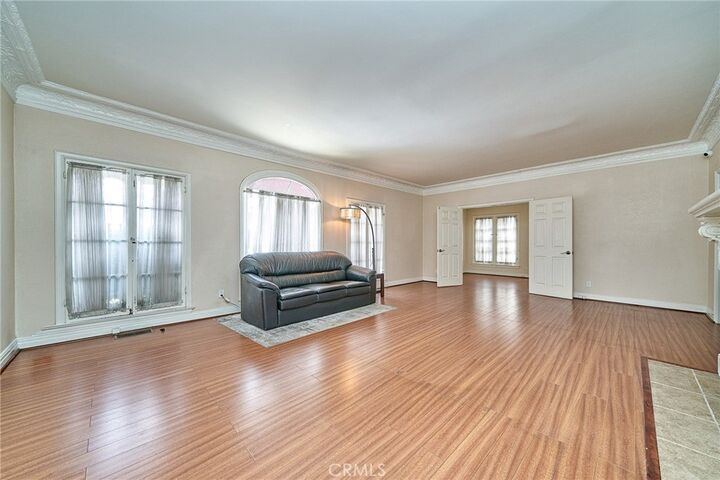 Property Photo: 727 Crenshaw CA 90005