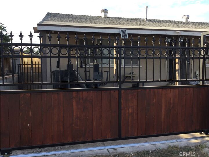 Property Photo: 332 W 11th CA 92570