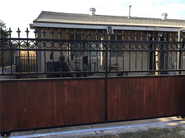 Property Photo: 332 W 11th CA 92570