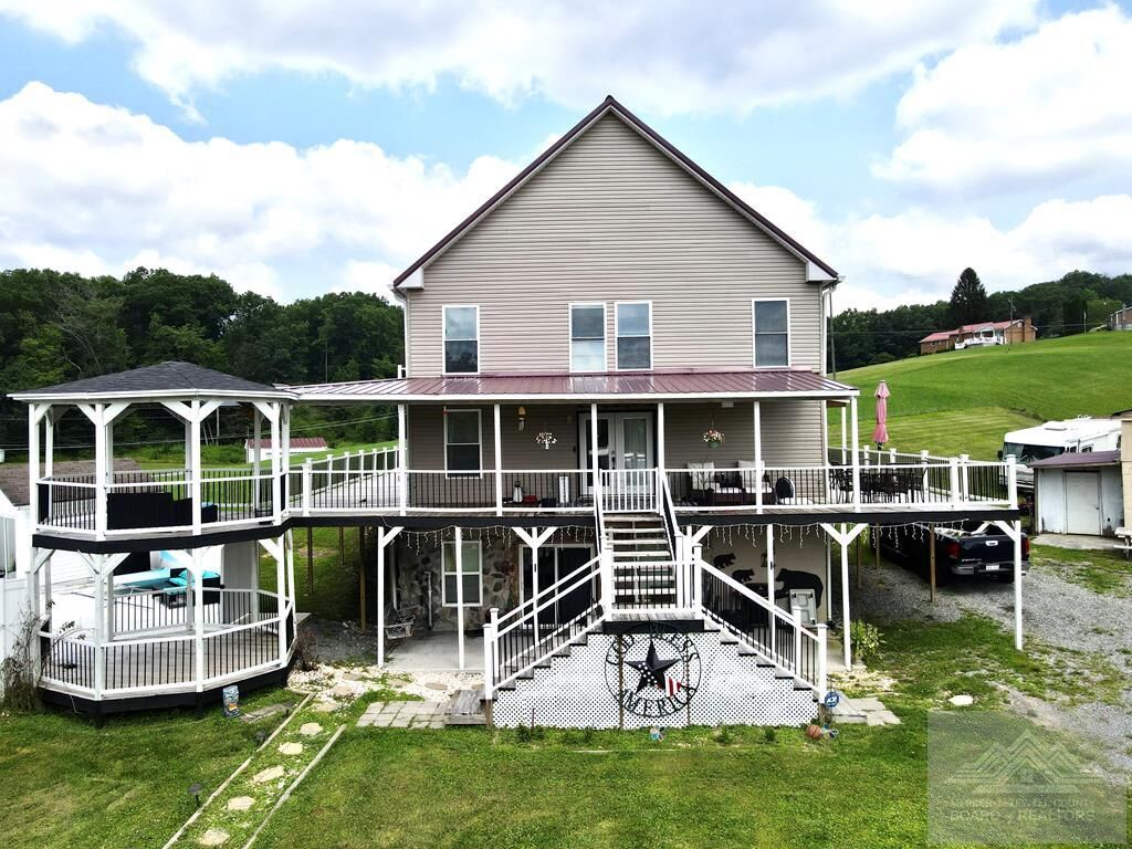 Property Photo: 384 Pinoak Road WV 24733