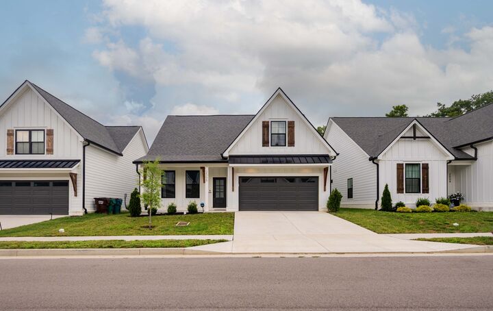 Property Photo:  2005 Pleasant Cv  TN 37214 
