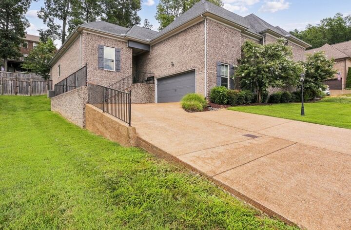 Property Photo:  166 Cobbler Cir  TN 37075 