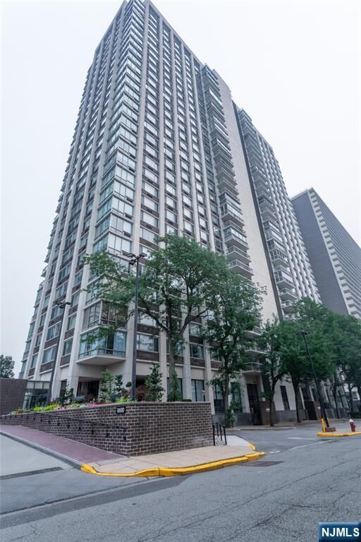 Property Photo:  1600 Parker Avenue 20A  NJ 07024 
