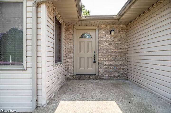 Property Photo: 1015 Niles Vienna Road OH 44446