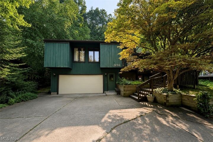 Property Photo: 950 Kingswood Drive OH 44313