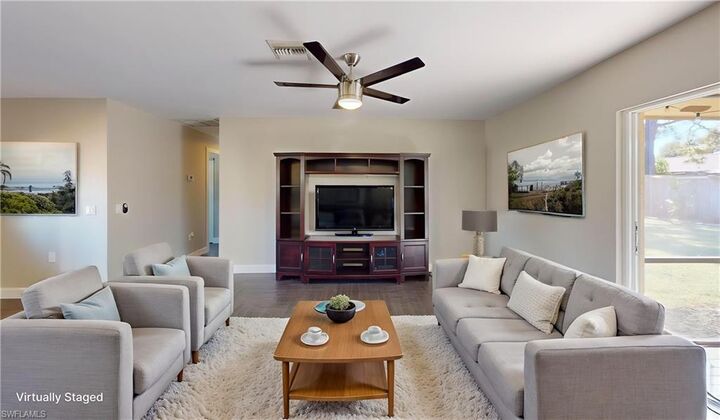 Property Photo: 27514 Playa Del Rey Ln FL 34135