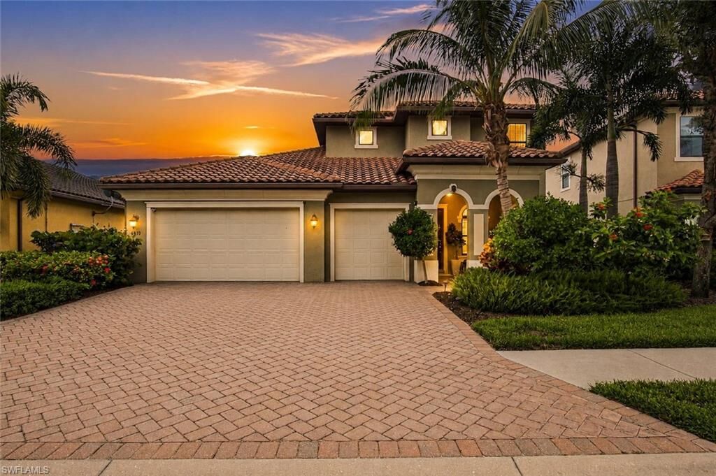Property Photo: 4433 Tamarind Way FL 34119