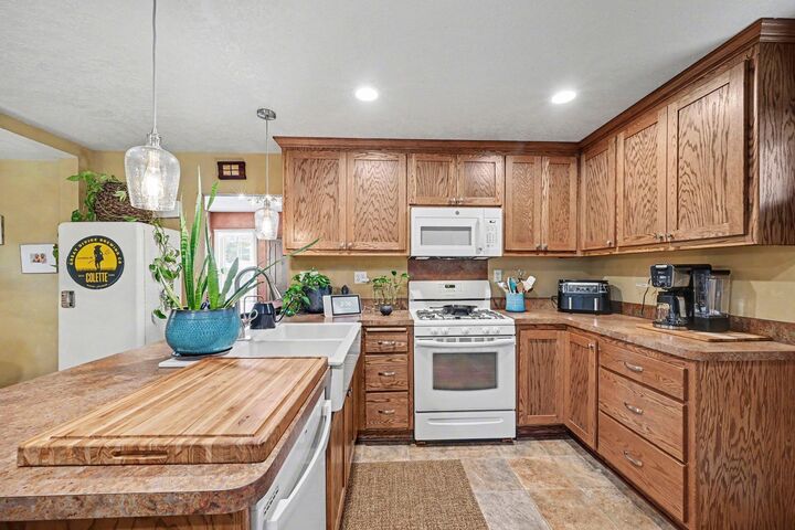 Property Photo: 1260 Woodbridge Street MN 55117