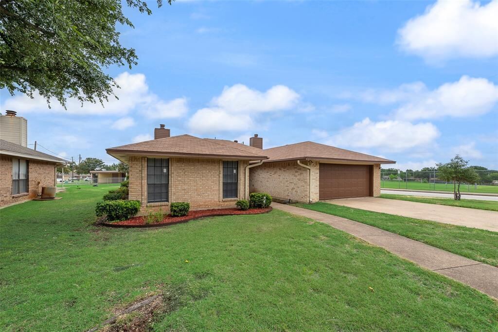 Property Photo:  215 Silver Creek Drive  TX 75137 