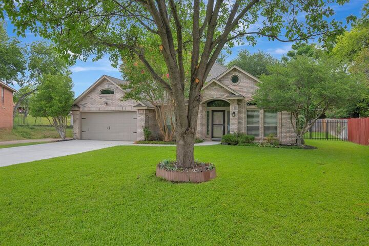 Property Photo: 4731 Saddlebrook Drive TX 76116