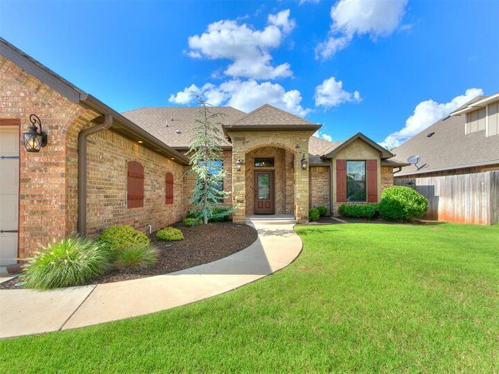 Property Photo:  12105 SW 45th Terrace  OK 73064 