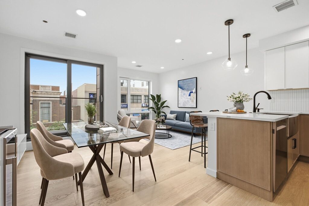 Property Photo: 457 W Broadway 203 MA 02127