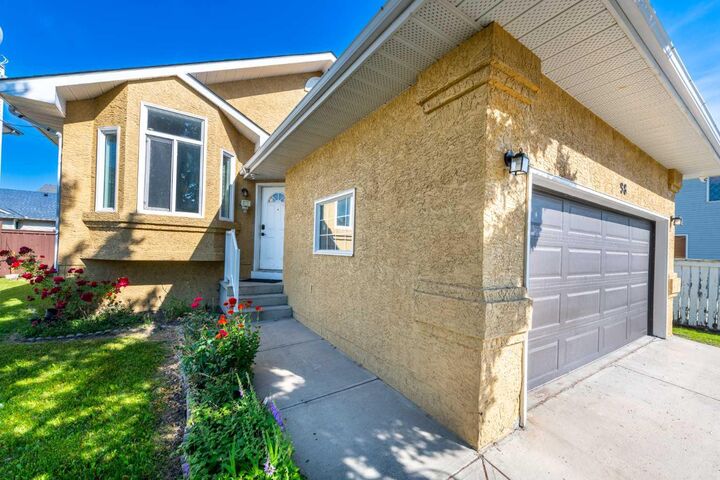 Property Photo:  98 Del Ray Road NE  AB T1Y 6V6 
