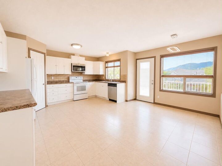 Property Photo: 328 Stephenson Drive AB T0E 0Y0