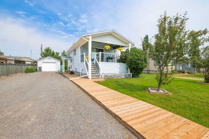 Photo de la propriété:  5116 51 Avenue  AB T0M 0M0 
