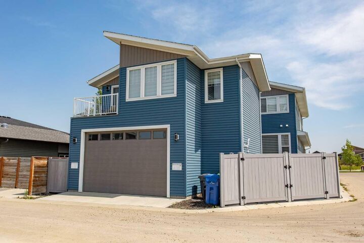 Property Photo: 10 Tagish Avenue AB T4P 0Y6