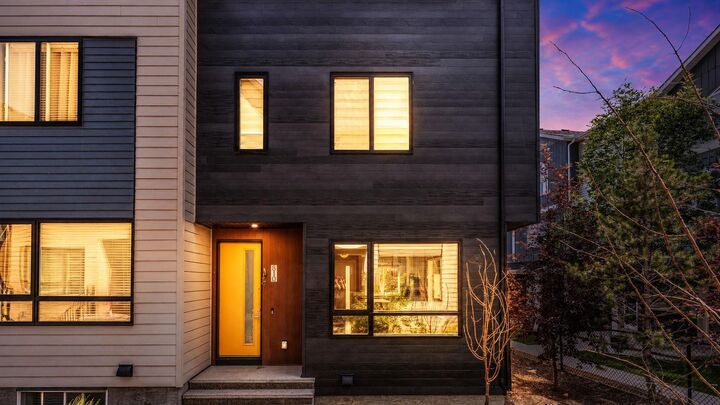 810 Redstone Crescent NE — photo 1