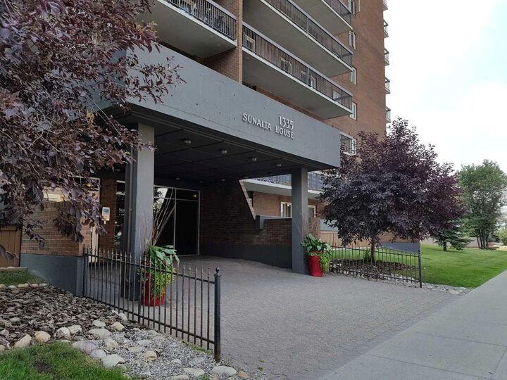 Property Photo: 1335 12 Avenue SW 811 AB T3C 3P7