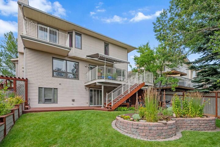 Property Photo: 112 Hawkford Crescent NW AB T3G 3G4