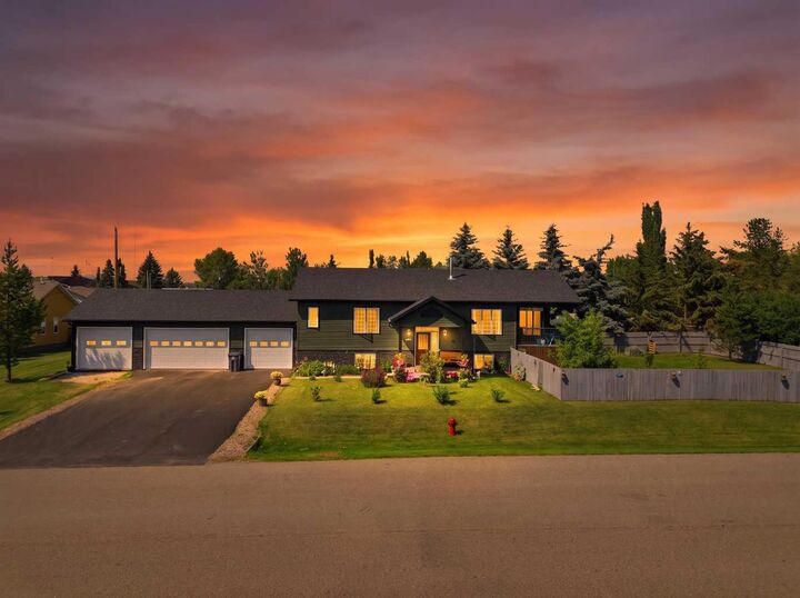 Property Photo: 428 6 Avenue AB T0M 0Y0